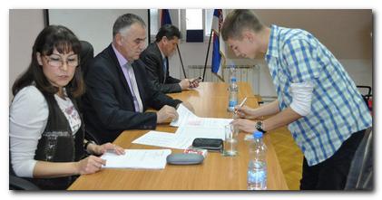 Potpisan ugovor o stipendiranju sa trinaest srednjoškolaca iz beočinske opštine