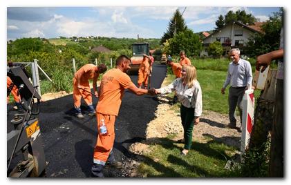 Završeni radovi na asfaltiranju Pašićeve ulice u Rakovcu