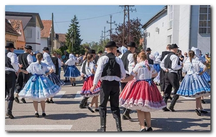 Nagrade i priznanja za KUD „Mladost“ iz Luga na folklornom festivalu „Tancuj, tancuj“ u Gložanu