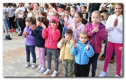 Na Trgu mladosti u Beočinu održan porodični dan i zabavni program za najmlađe