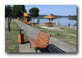 Novo ruho beočinskog sela Banoštor - u susret grožđebalu postavljen novi mobilijar u centru sela