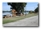 Novo ruho beočinskog sela Banoštor - u susret grožđebalu postavljen novi mobilijar u centru sela