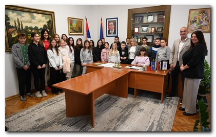 Prijem male gradonačelnice i odeljenja VI-1 u Opštini Beočin